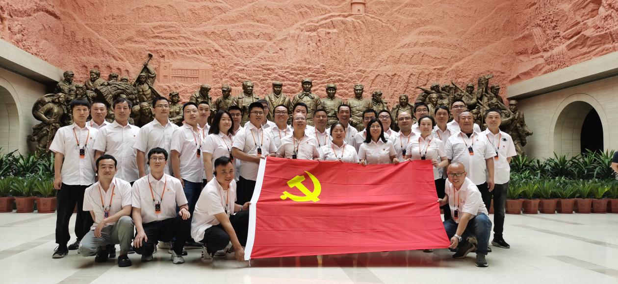 組織黨員到延安參觀(guān)學(xué)習